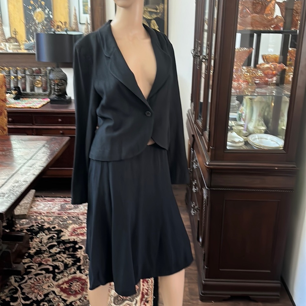 Authentic Chanel navy skirt. Sz 40.
